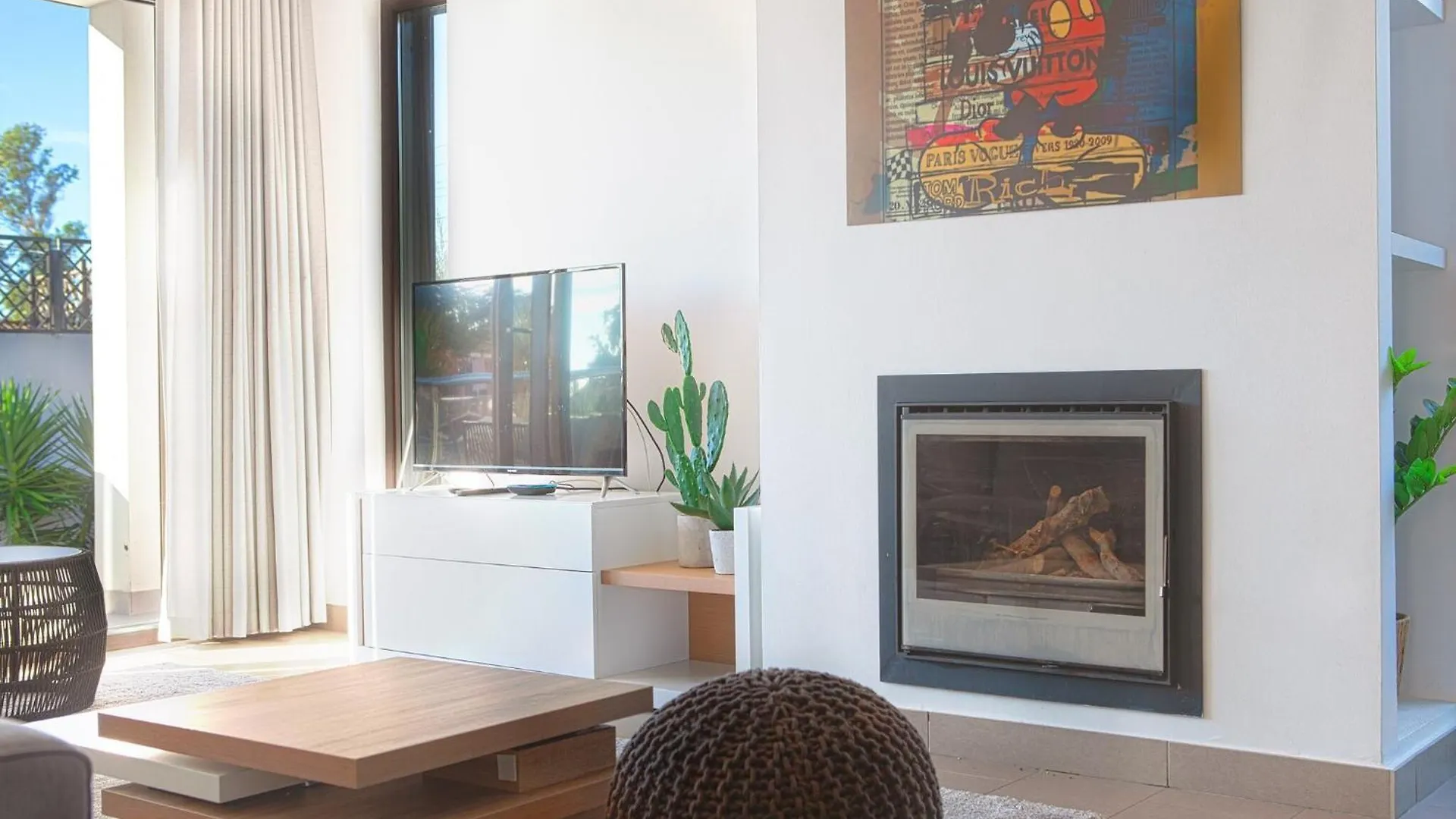 Modern Villa Near Costabella Beach 마르베야