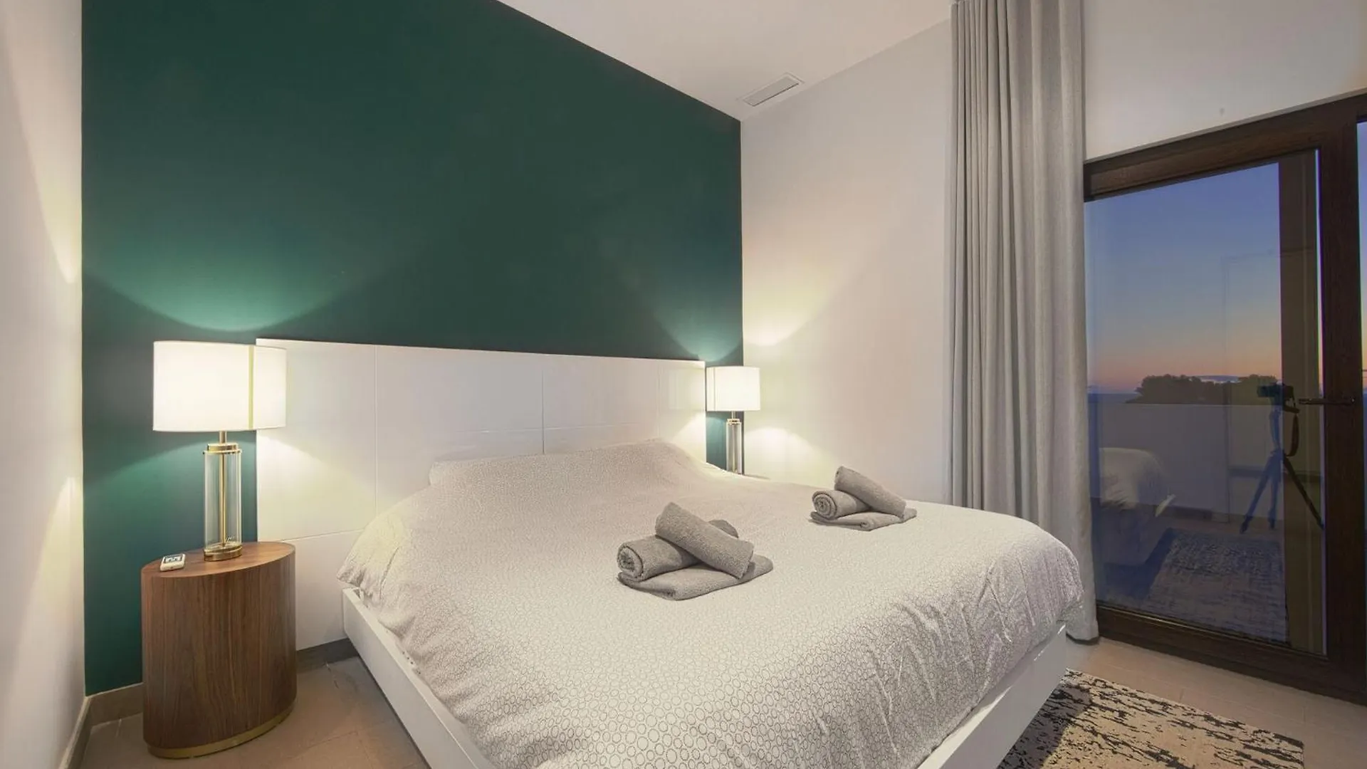 Modern Villa Near Costabella Beach 마르베야