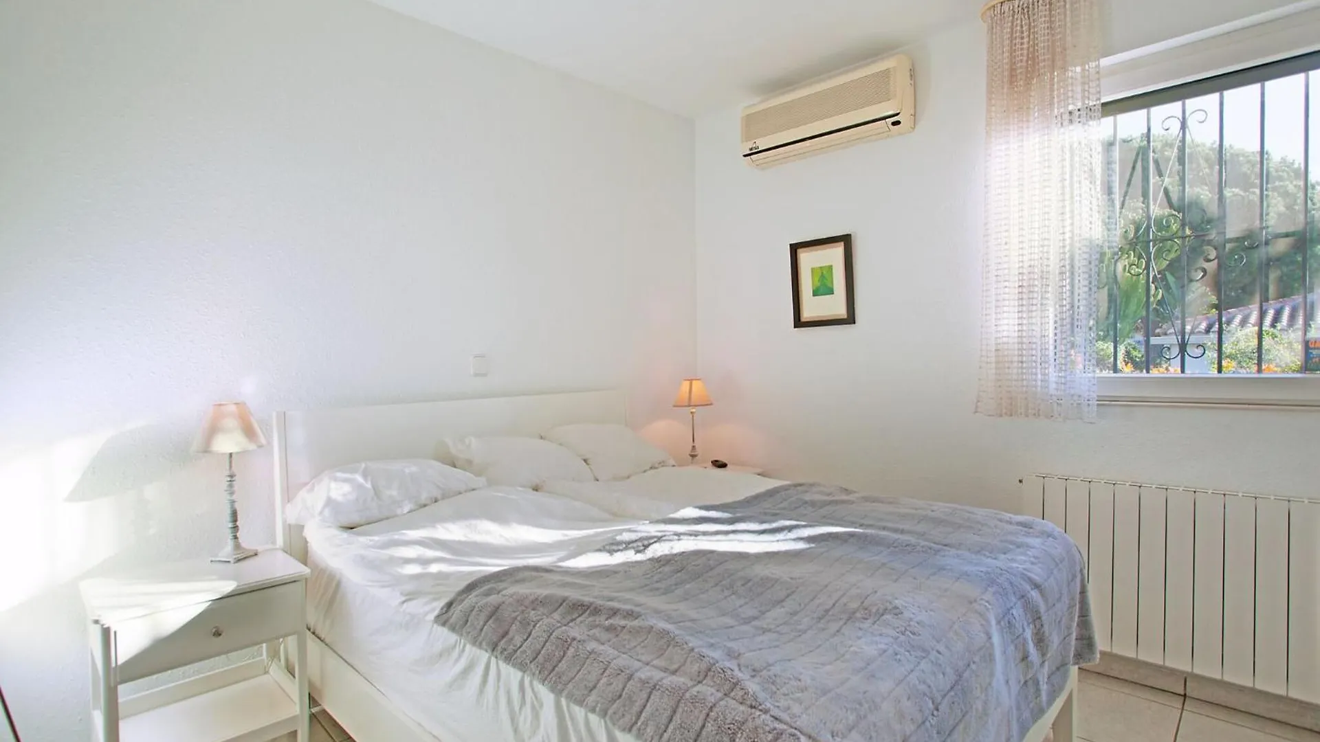 Modern Villa Near Costabella Beach 마르베야