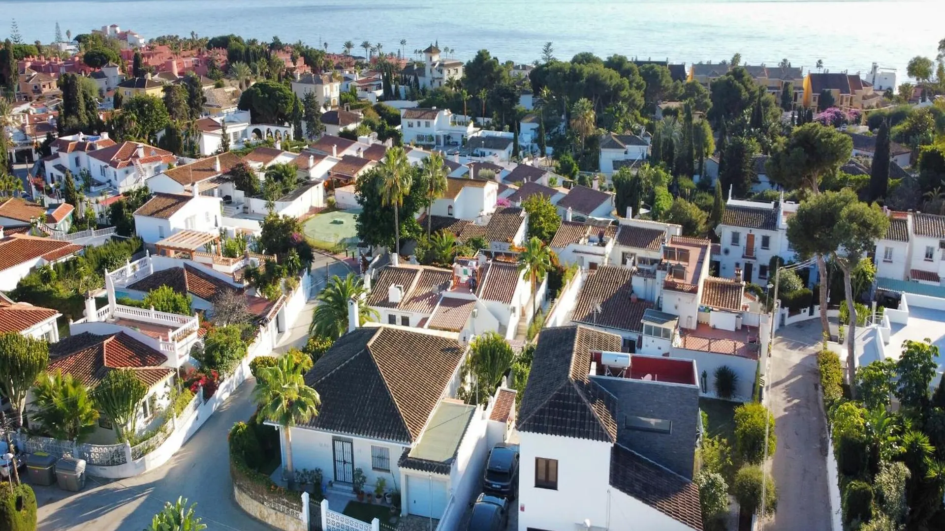 Modern Villa Near Costabella Beach 마르베야